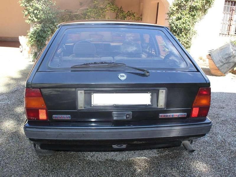 Usata Lancia Delta 140 CV (102 kW) 1990 Nero Utilitaria