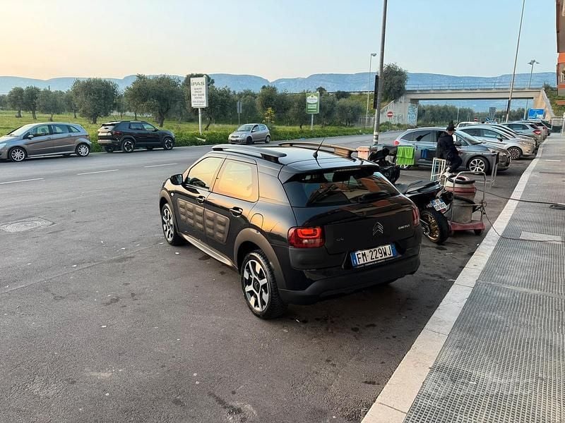Usata Citroën C4 Cactus Shine 100 CV (73 kW) 2018 Nero Utilitaria