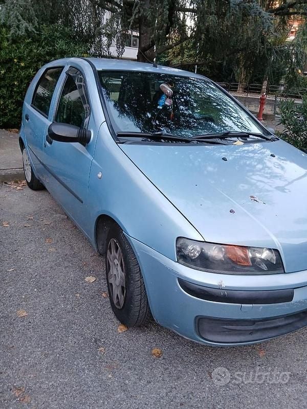 Blu Usata 2001 Fiat Punto Tre volumi | 800 € (Buon prezzo) - Immagine 1/4
