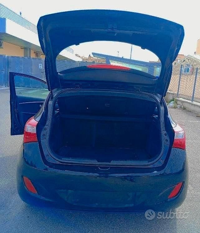 Nero Usata 2013 Hyundai i30 Tre volumi | 4900 € - Immagine 1/4