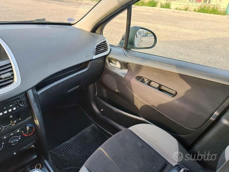 Usata Peugeot 207 70 CV (51 kW) 2008 Nero Berlina