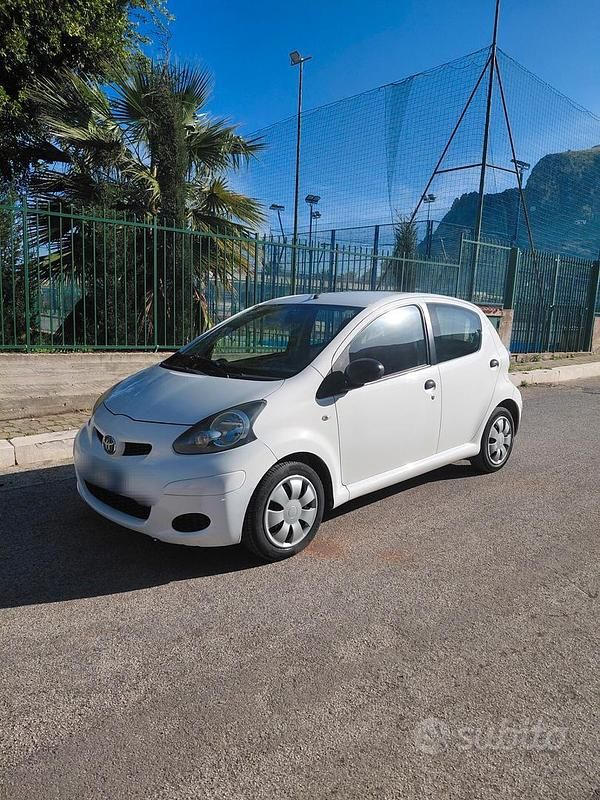 Usata Toyota Aygo Connect Style 67 CV (49 kW) 2012 Bianco Utilitaria