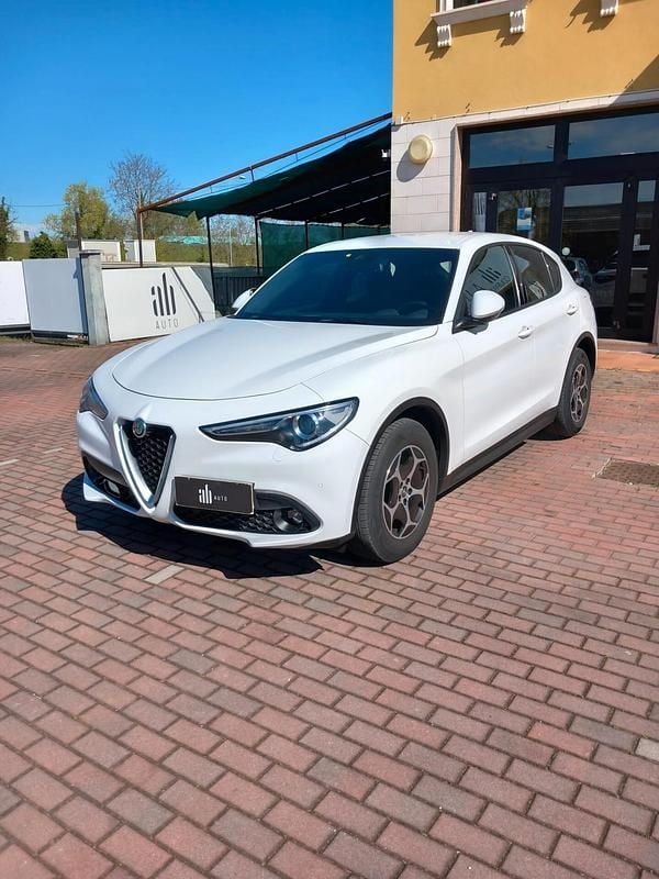 Usata Alfa Romeo Stelvio Business 190 CV (139 kW) 2022 Bianco SUV