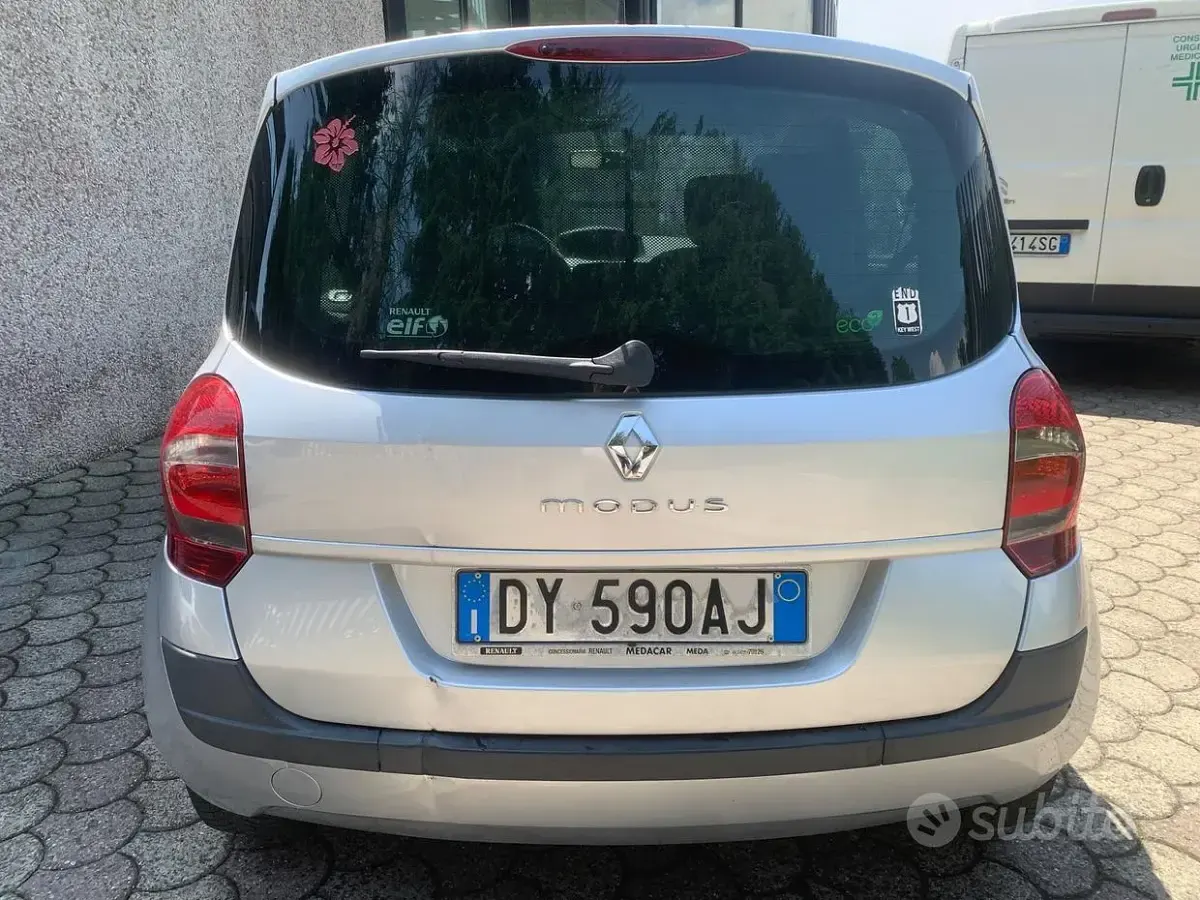 Usata Renault Modus Dynamique 75 CV (55 kW) 2009 Grigio Monovolume