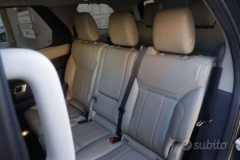 Usata Land Rover Discovery 5 HSE Luxury 241 CV (177 kW) 2018 Nero SUV