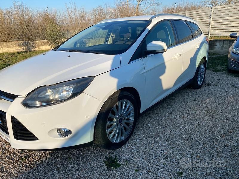 Usata Ford Focus Titanium 120 CV (88 kW) 2013 Bianco Station wagon