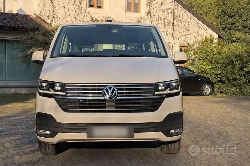 Usata VW Caravelle 150 CV (110 kW) 2023 Grigio Monovolume