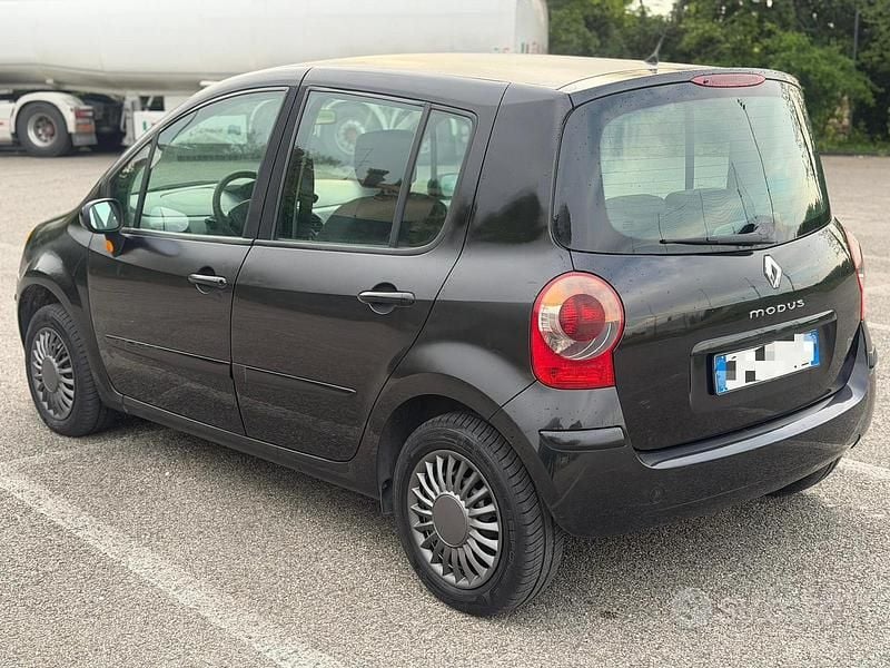 Usata Renault Modus 82 CV (60 kW) 2006 Nero Monovolume