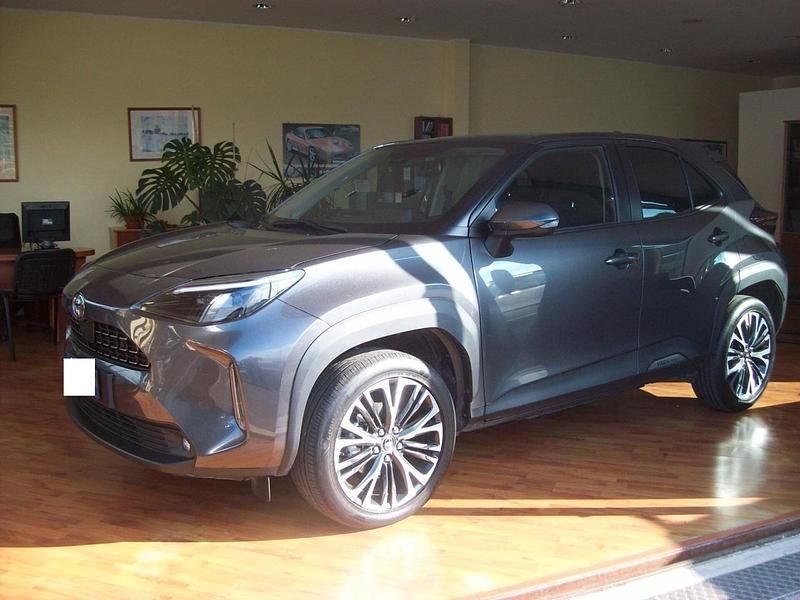 Usata Toyota Yaris Cross Trend 92 CV (67 kW) 2024 Grigio SUV