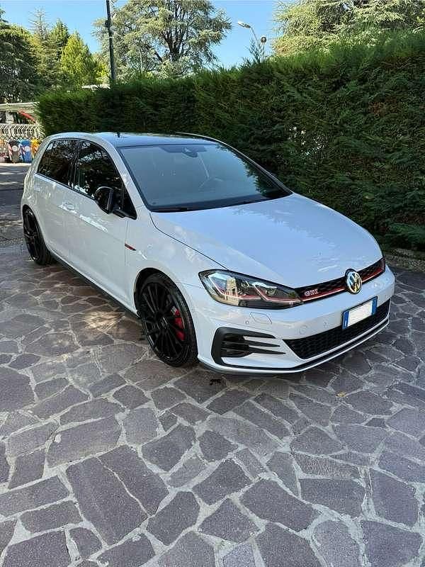 Usata 2017 VW Golf VII GTI Tre volumi | 24.400 € (Buon prezzo) - Immagine 1/4