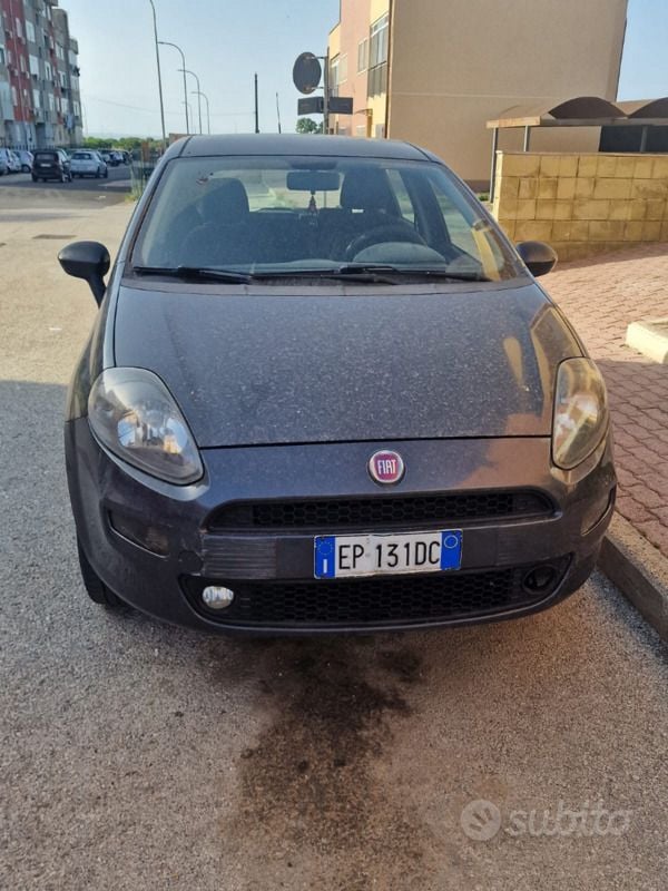 Nero Usata 2013 Fiat Grande Punto Due volumi | 2500 € (Super prezzo) - Immagine 1/4