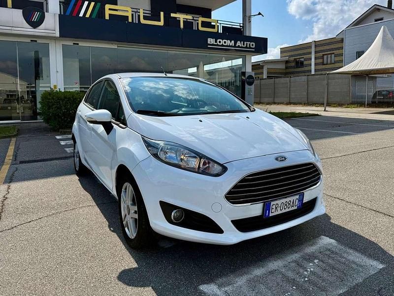 Usata Ford Fiesta Titanium 92 CV (67 kW) 2013 Bianco Berlina