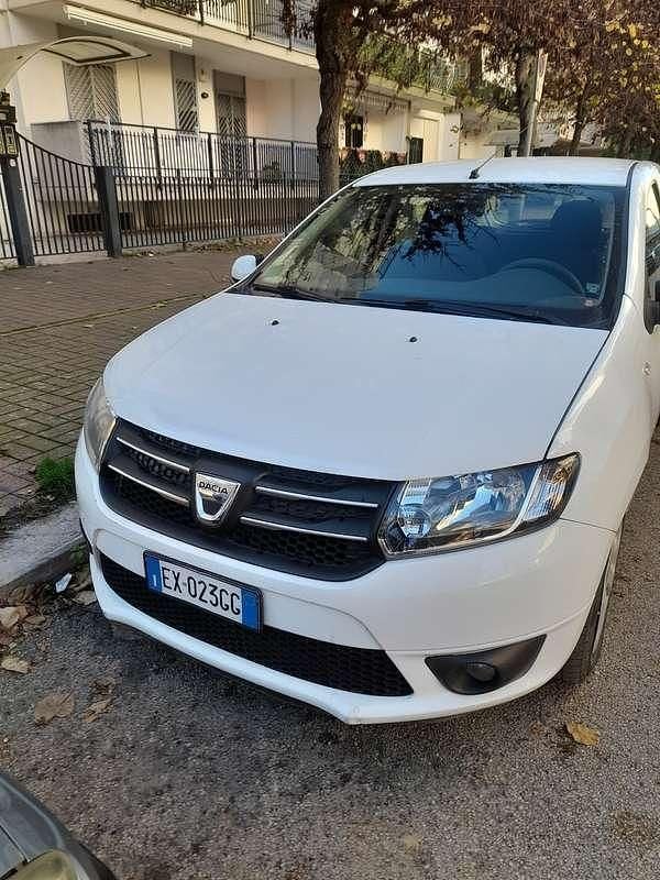 Usata Dacia Sandero Ambiance 75 CV (55 kW) 2015 Bianco Berlina