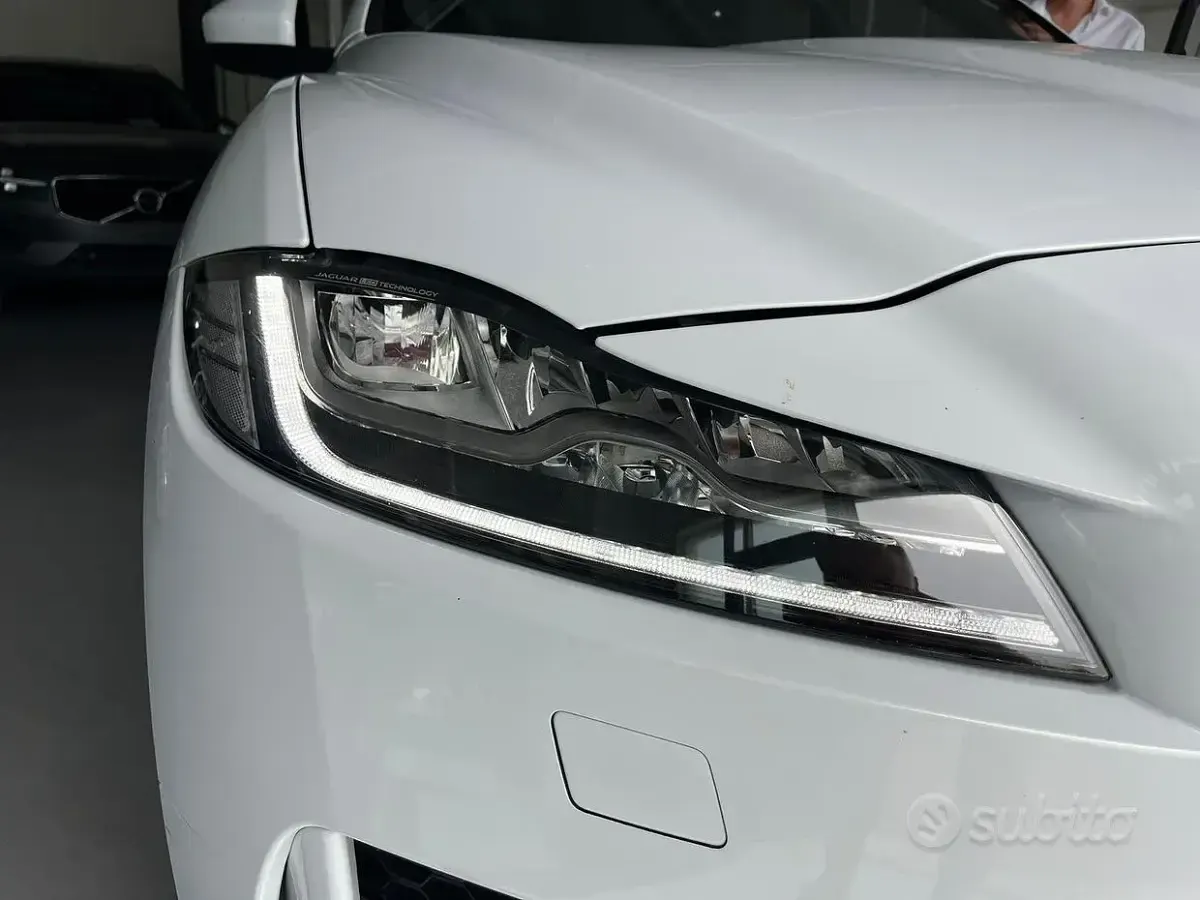 Usata Jaguar F-Pace R-Sport 180 CV (132 kW) 2017 Bianco SUV