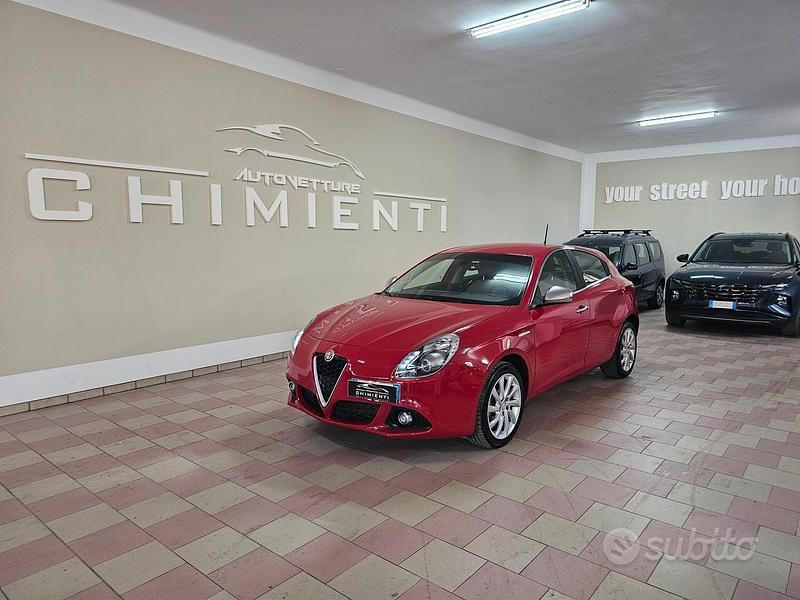 Rosso Usata 2016 Alfa Romeo Giulietta Exclusive Tre volumi | 11.900 € (Cara) - Immagine 1/4