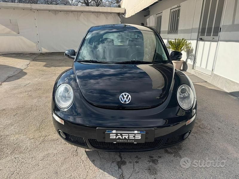 Usata VW New Beetle 102 CV (75 kW) 2009 Nero Utilitaria