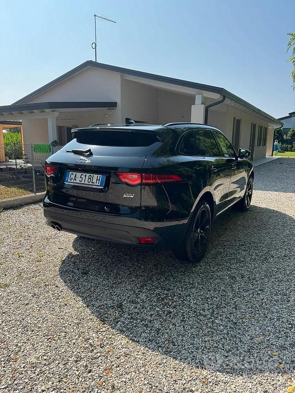 Usata Jaguar F-Pace Chequered Flag 180 CV (132 kW) 2020 Nero SUV