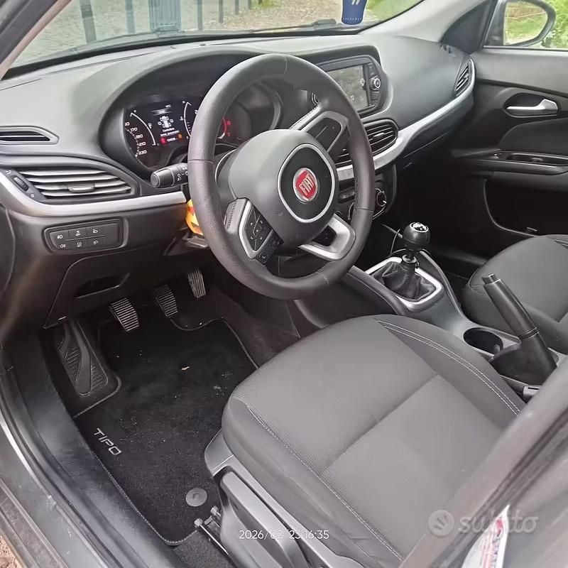 Usata Fiat Tipo 120 CV (88 kW) 2017 Grigio Berlina