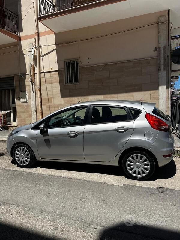 Usata 2018 Ford Fiesta Due volumi | 3400 € - Immagine 1/2