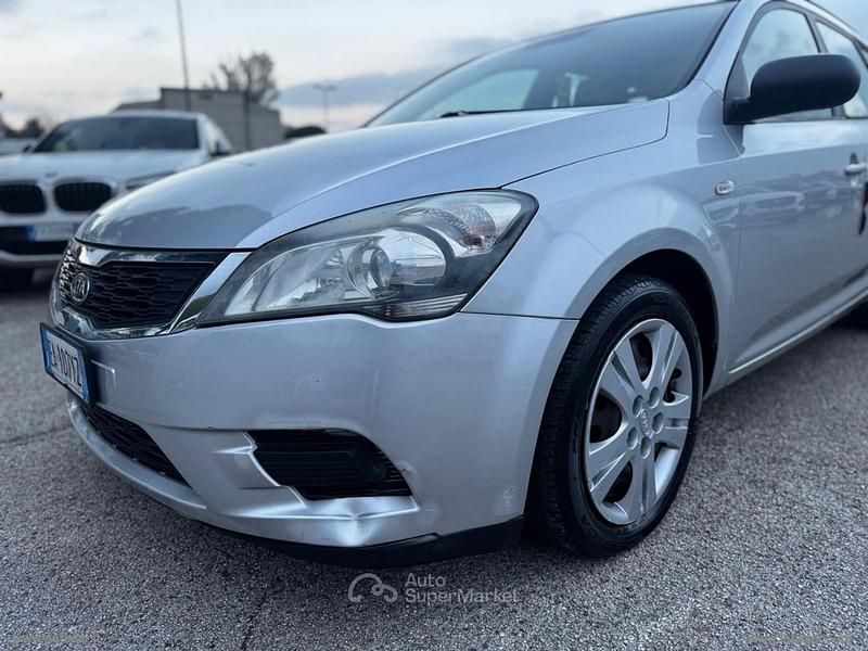 Usata Kia Ceed EX 90 CV (66 kW) 2010 Gray Utilitaria