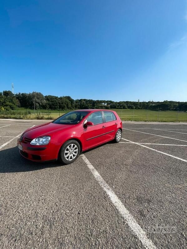 Rosso Usata 2005 VW Golf V Due volumi | 2200 € (Super prezzo) - Immagine 1/4