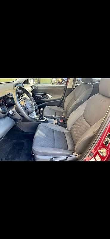 Usata Toyota Yaris 72 CV (52 kW) 2021 Rosso Utilitaria