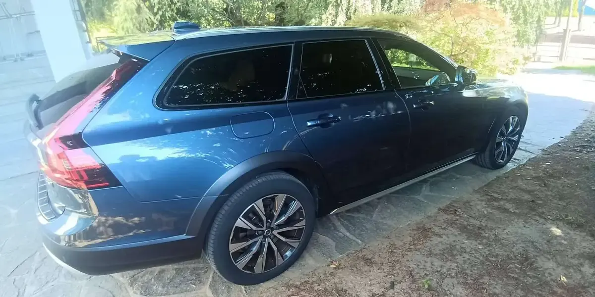 Usata Volvo V90 CC Business Edition 235 CV (172 kW) 2021 Blu/azzurro Station wagon