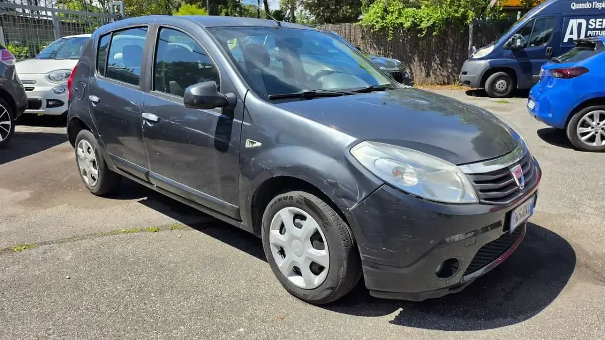 Usata Dacia Sandero 75 CV (55 kW) 2009 Grigio Berlina