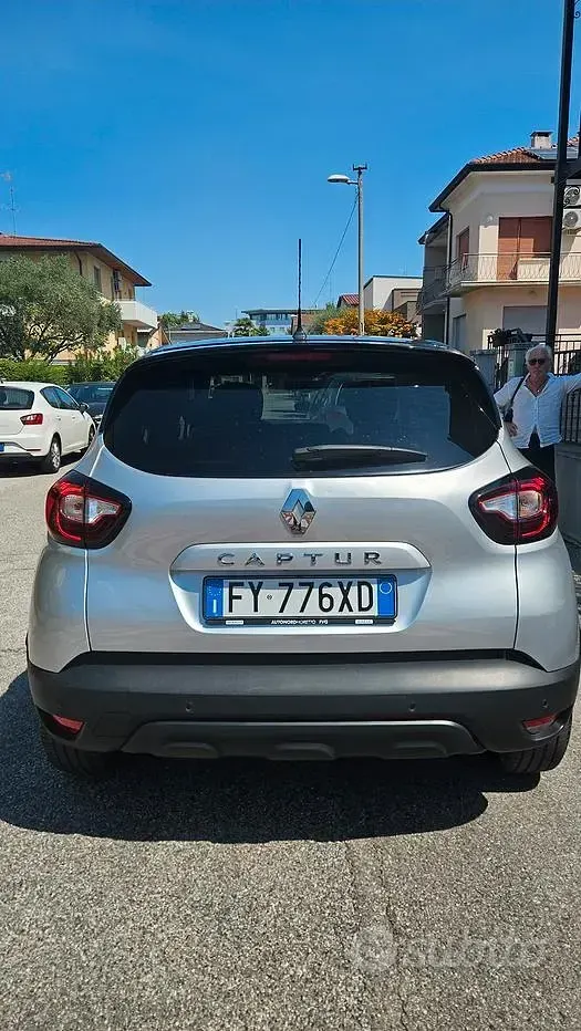 Usata Renault Captur Business 90 CV (66 kW) 2019 Grigio SUV