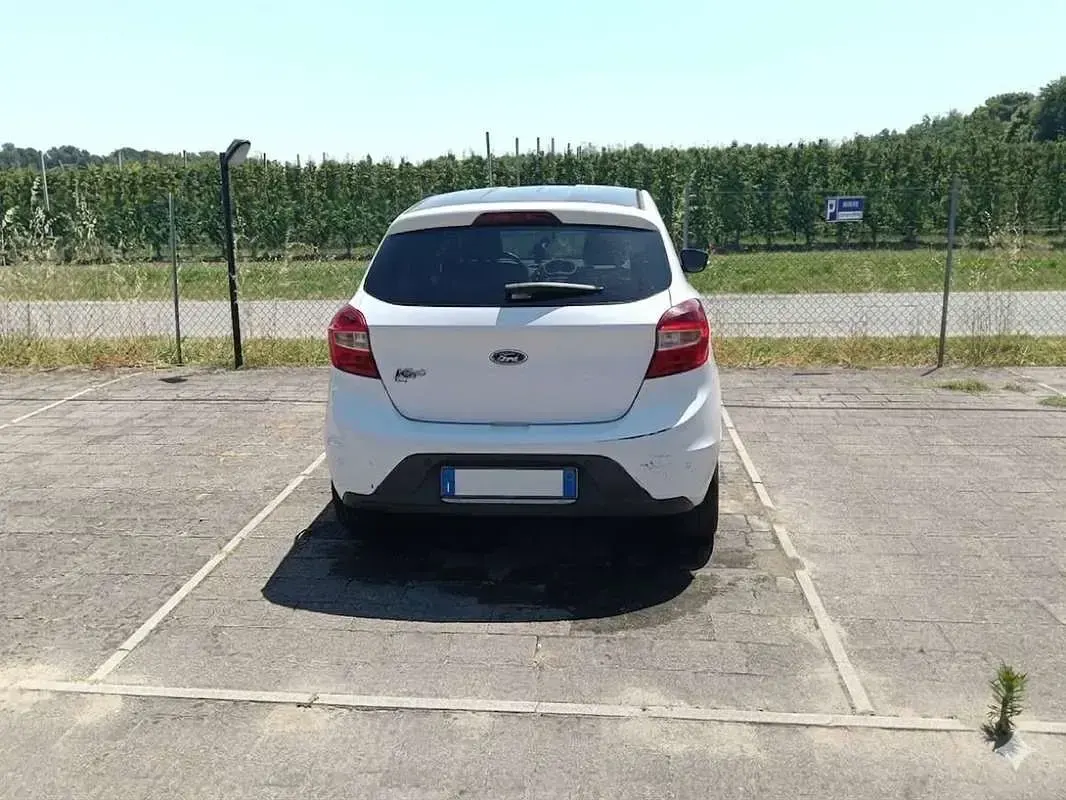 Usata Ford Ka 86 CV (63 kW) 2017 Bianco Berlina