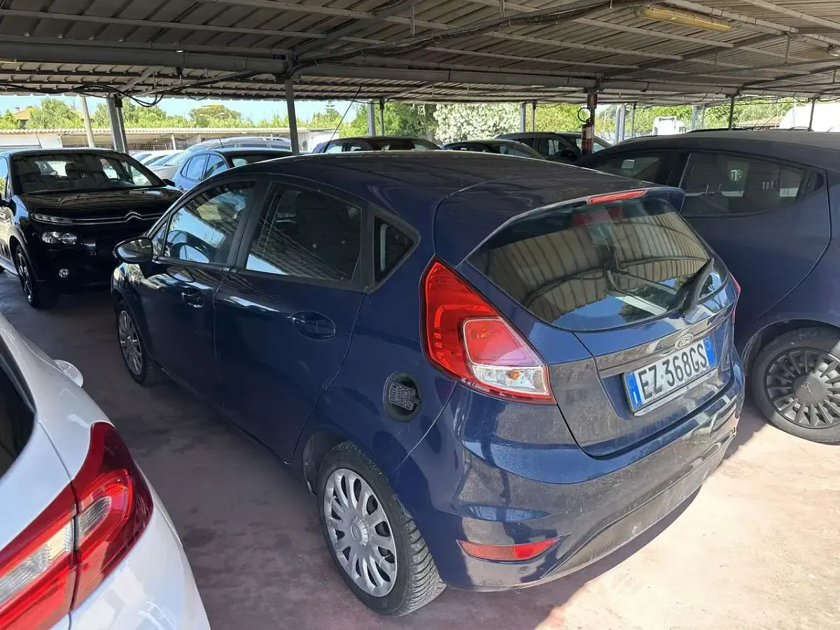 Usata Ford Fiesta Titanium 75 CV (55 kW) 2015 Blu/azzurro Utilitaria