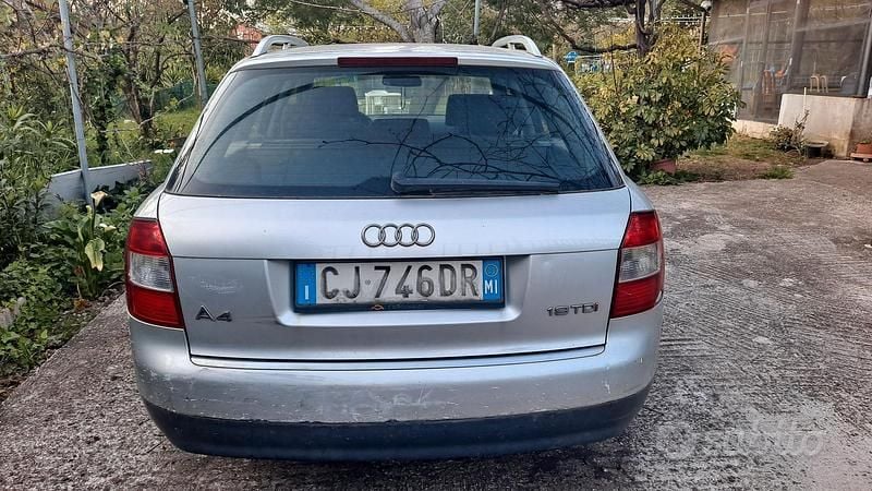 Usata Audi A4 130 CV (95 kW) 2003 Grigio Station wagon