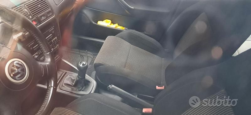 Usata VW Golf 130 CV (95 kW) 2002 Grigio Berlina