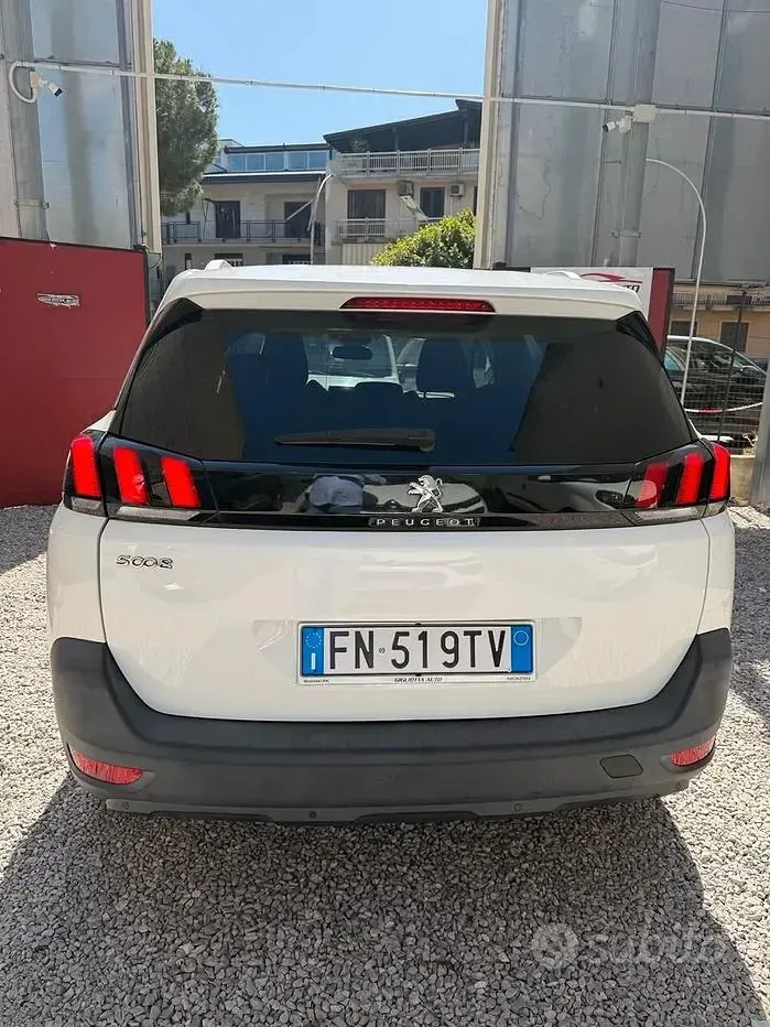 Usata Peugeot 5008 Business-Line 120 CV (88 kW) 2018 Bianco SUV