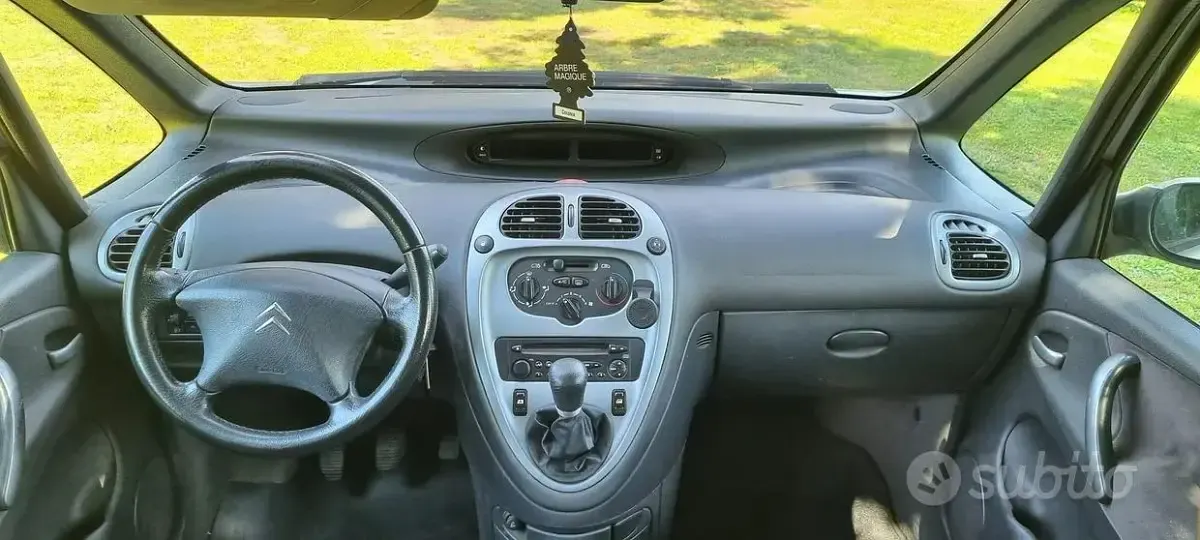 Usata Citroën Xsara Picasso 109 CV (80 kW) 2009 Grigio Monovolume