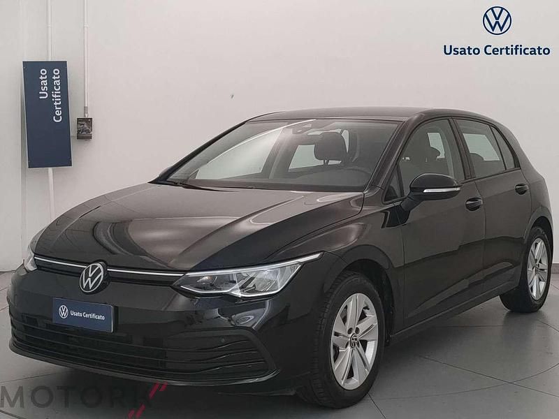 Nero Usata 2024 VW Golf VIII Life Tre volumi | 23.900 € (Buon prezzo) - Immagine 1/4