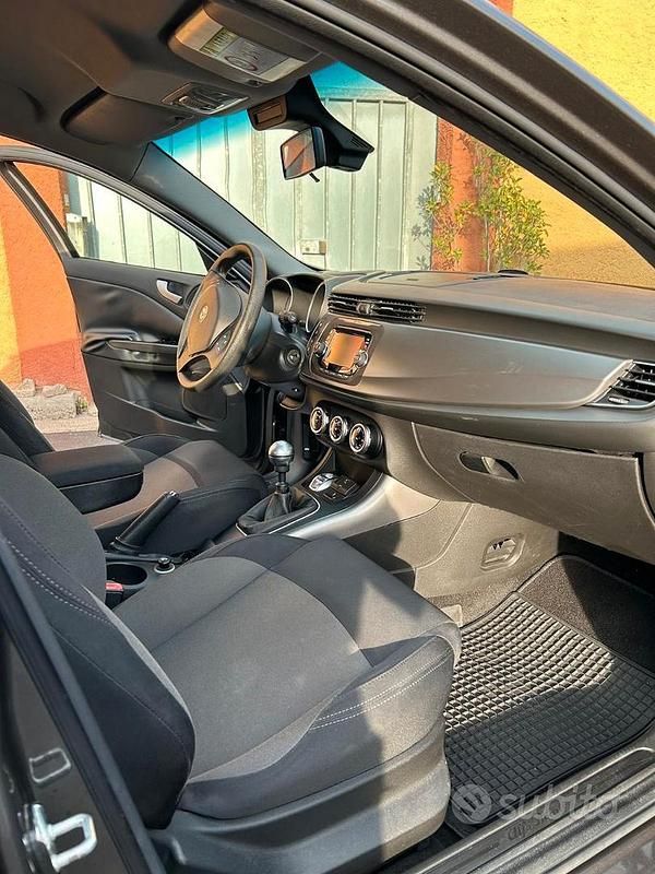 Usata Alfa Romeo Giulietta 105 CV (77 kW) 2015 Utilitaria