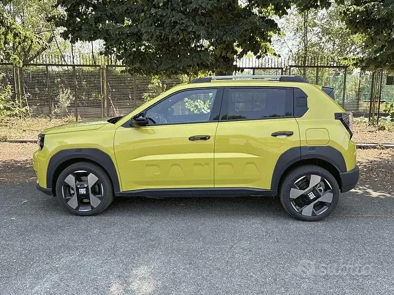 Usata Fiat Grande Panda La Prima 83 kW (113 CV) 2025 Giallo Utilitaria