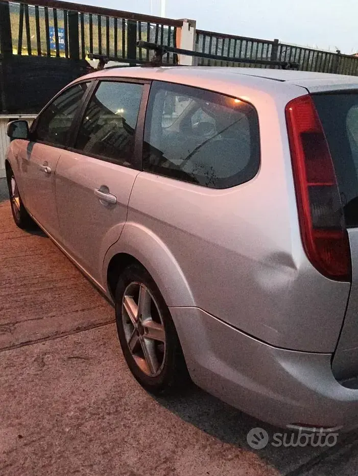 Usata Ford Focus 109 CV (80 kW) 2008 Grigio Station wagon