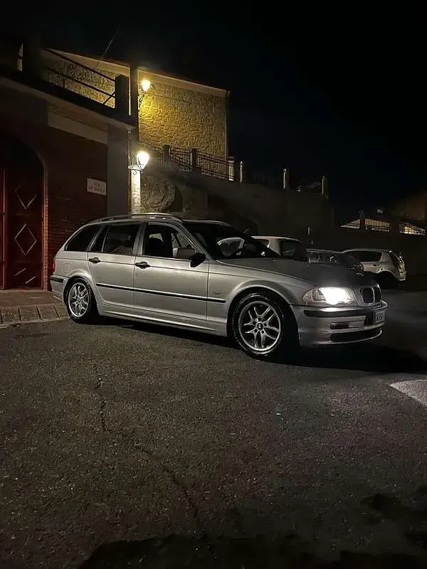 Usata BMW 320 Efficient Dynamics 136 CV (100 kW) 2001 Grigio Station wagon