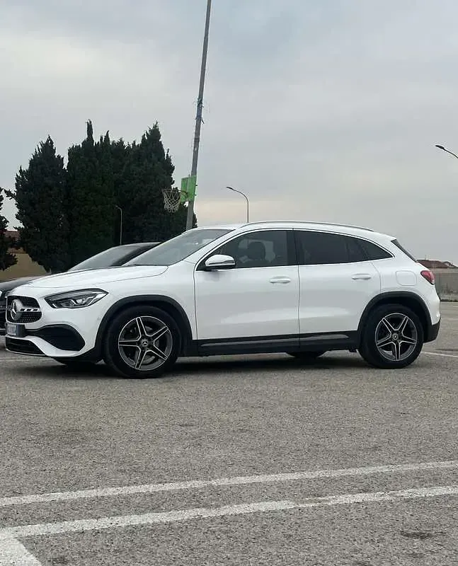 Usata Mercedes GLA200 Premium 150 CV (110 kW) 2021 Nero SUV