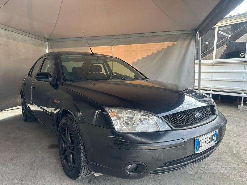 Usata Ford Mondeo Ghia 131 CV (96 kW) 2003 Nero Berlina