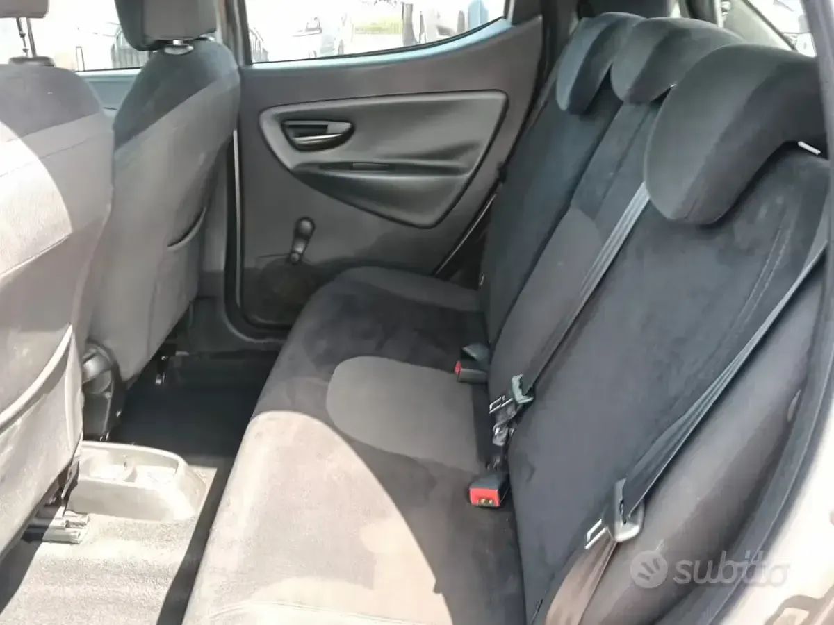 Usata Lancia Ypsilon 69 CV (50 kW) 2013 Grigio Utilitaria