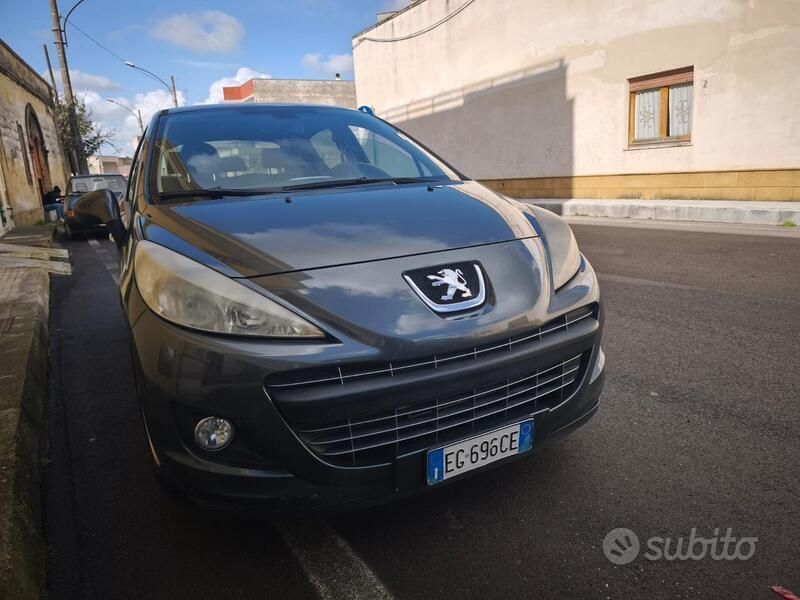 Grigio Usata 2011 Peugeot 207 Tre volumi | 2200 € (Super prezzo) - Immagine 1/4
