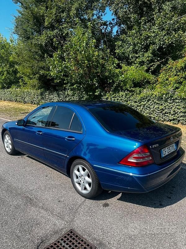Usata Mercedes C200 Elegance 2003 Blu Berlina