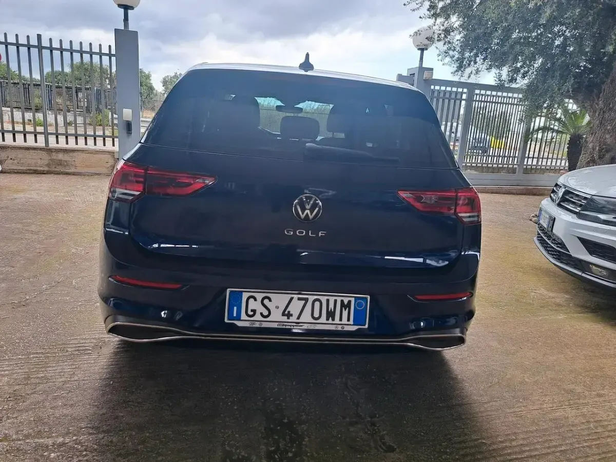Usata VW Golf VIII Life 115 CV (84 kW) 2021 Blu Berlina