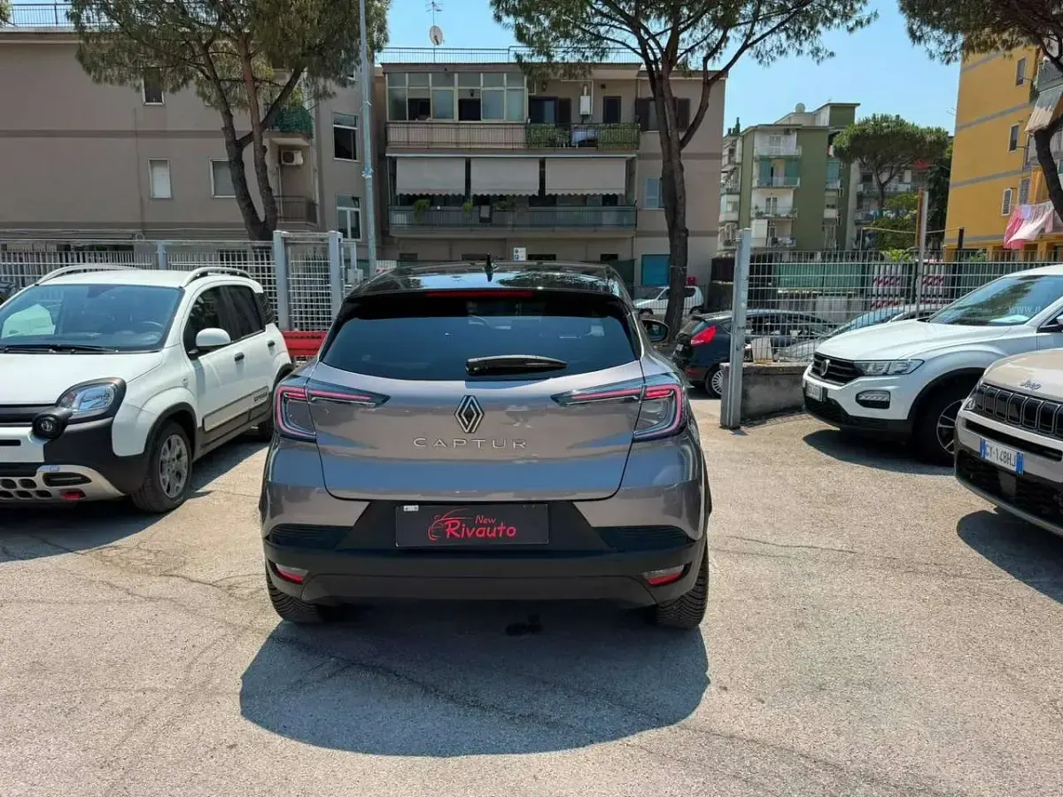 Usata Renault Captur Techno 91 CV (66 kW) 2025 Grigio SUV