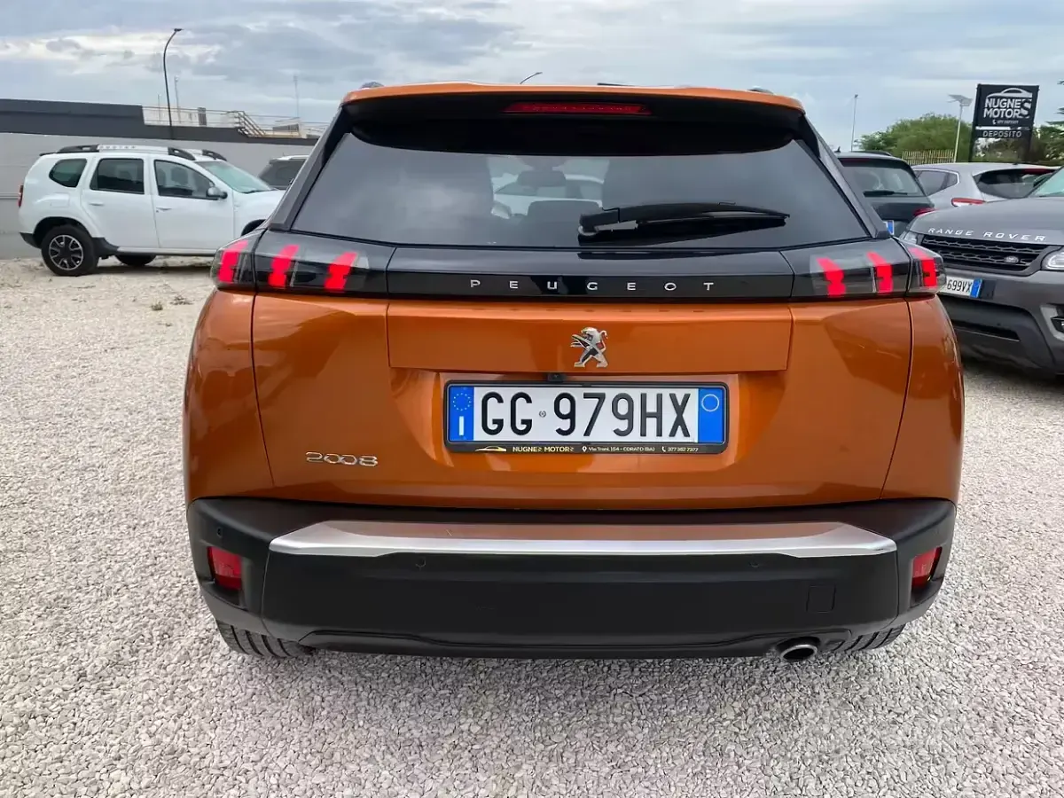 Usata Peugeot 2008 Allure 110 CV (80 kW) 2021 Arancione SUV