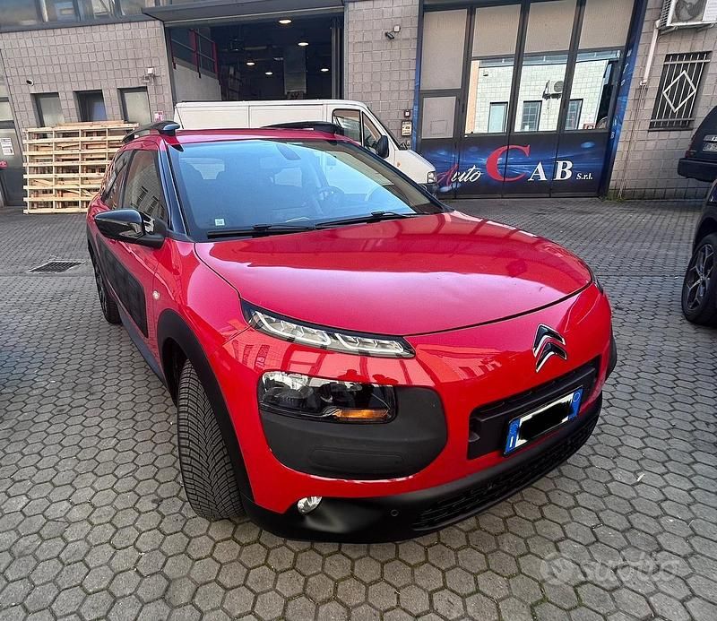 Usata Citroën C4 Shine 100 CV (73 kW) 2017 Rosso SUV