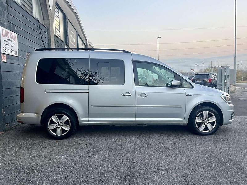 Usado VW Caddy Maxi 102 CV (75 kW) 2018 Gris Monovolumen